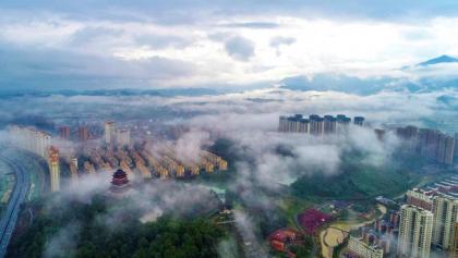 Mist covers ten miles