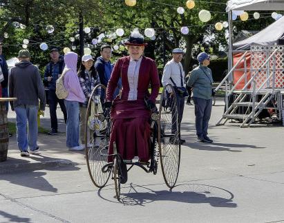 Ladys 2 Wheel Bike