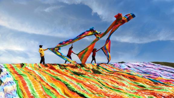 Drying bleached cloth