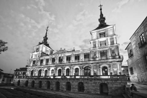 Edificio frente a la catedral