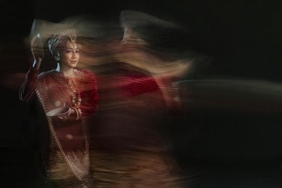 Piring Dance in Motion