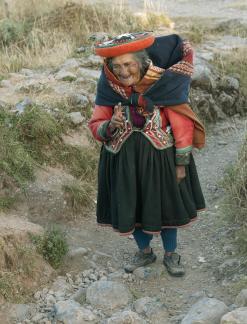 Old woman at Saqsawaman