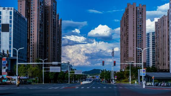 The white clouds in the city