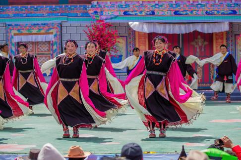 Plateau Tibetan Dance 2