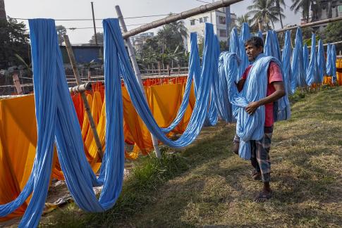 Spreading cloth in Dhaka 5