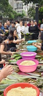 Zongzi making competition 4