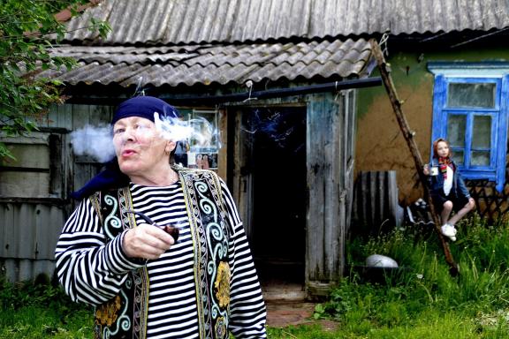 My grandmother smoke a pipe 3
