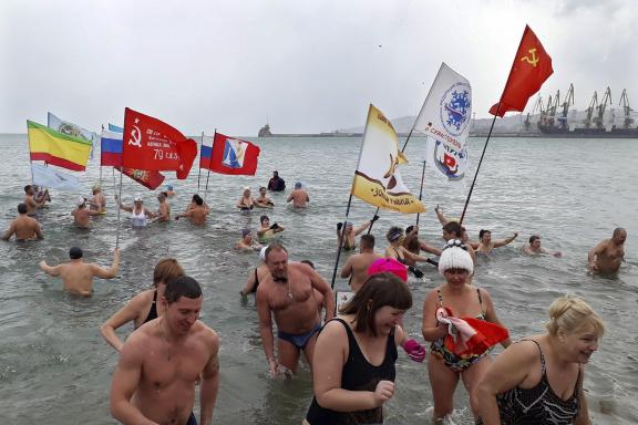 Gathering of winter swimmers