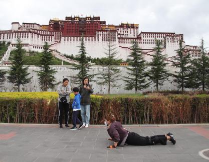 Take a photo in Xizang 7