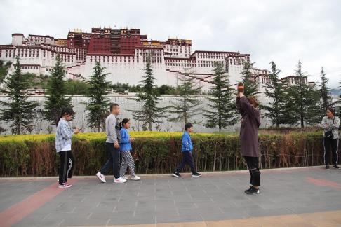 Take a photo in Xizang 8