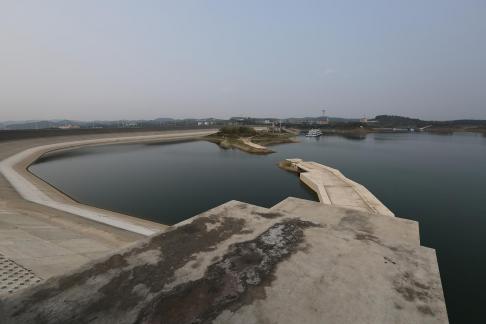 Clouds and water flow leisurely 3