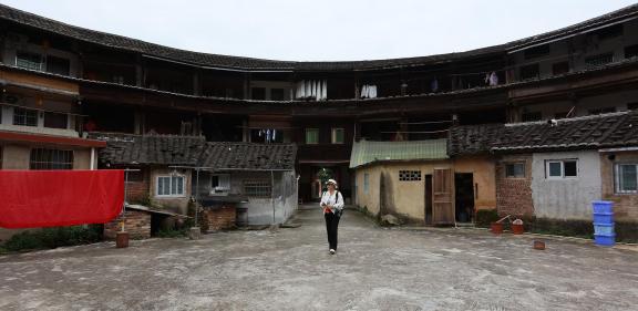 Round house and deep courtyard 3