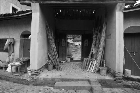 Daily life in the courtyard