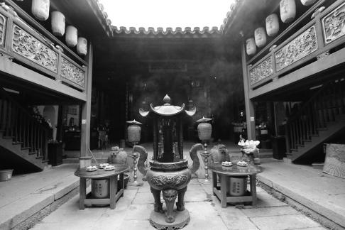 Three Lanes and Seven Alleys 14