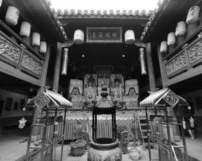 Three Lanes and Seven Alleys 15