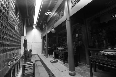 Three Lanes and Seven Alleys 16