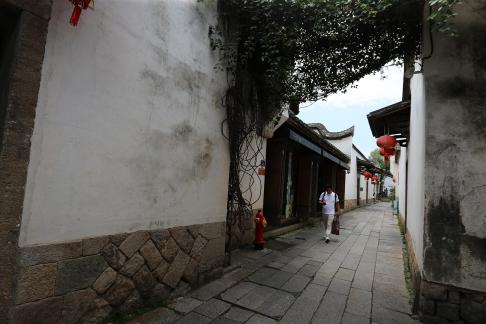 Three Lanes and Seven Alleys 23