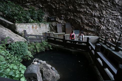 Deep mountains and deep pools 1