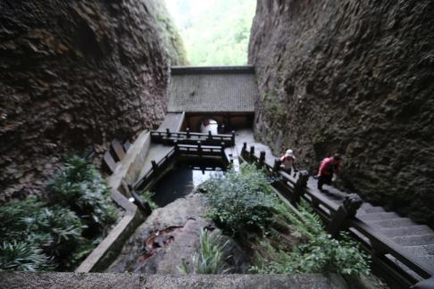 Deep mountains and deep pools 2