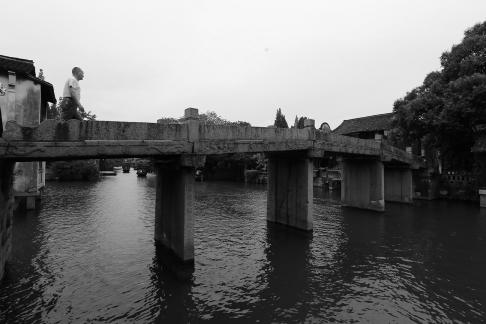 Singing on the green waves 33