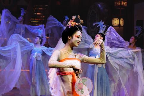 Noble Consort s Bathing Dance 2