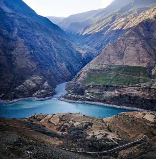 Mountains and waters intertwine 25