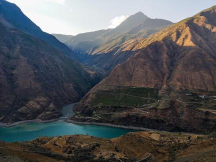 Mountains and waters intertwine 26