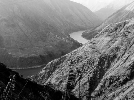Mountains and waters intertwine 30