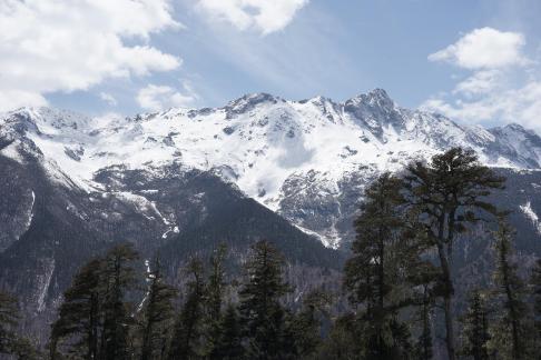 Snowy Peaks and Clear Clouds 9
