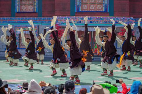 Plateau Tibetan Dance 3
