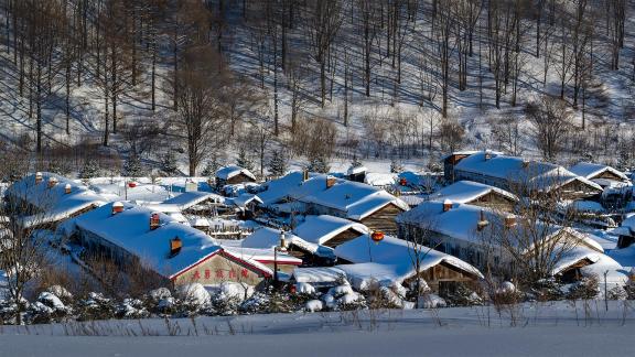 Weihu Mountain Snow Township 1