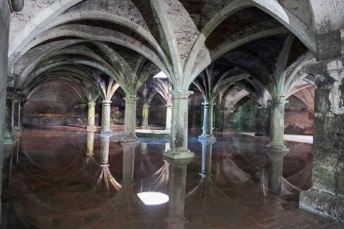 Portuguese cistern