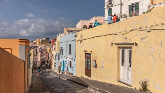 PROCIDA TOWARDS CENTRE