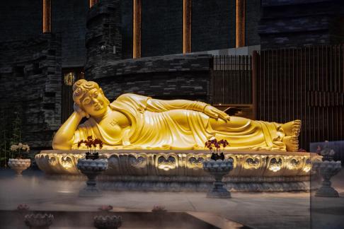 Sleeping buddha image