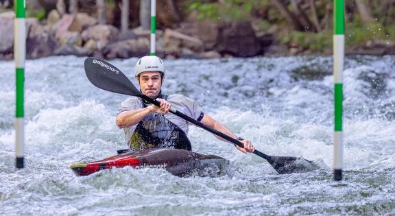 Kayak crossing the gate 46