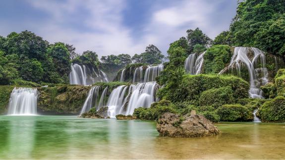 The beauty of Detian Waterfall