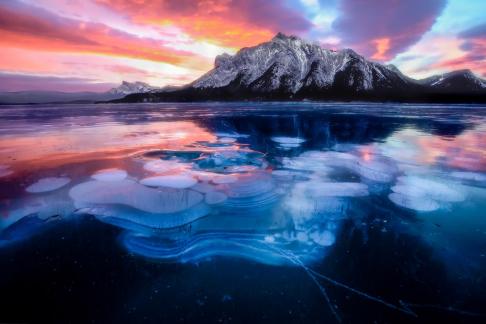 Lake ice bubble 1