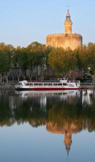 Tours a Aigues