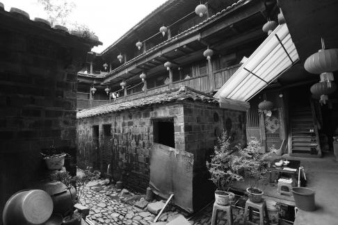 Raise the red lantern high 1