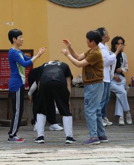 Traveling together in groups 10