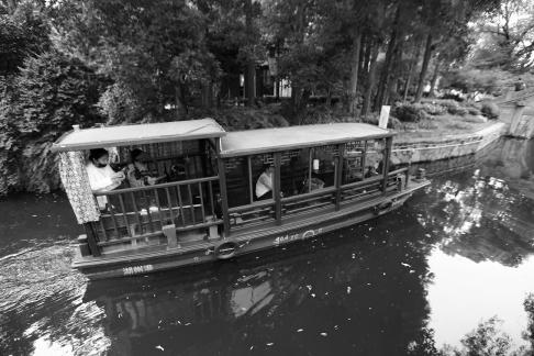 Boating in the Water Lane 3