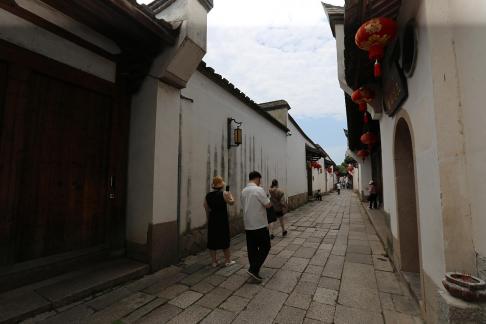 Three Lanes and Seven Alleys 22