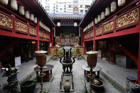 Three Lanes and Seven Alleys 17