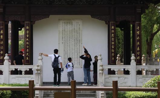 Pavilion ink view of the waves 2