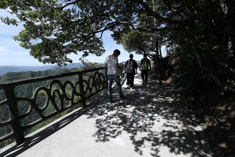 The Path of Light Gap 5