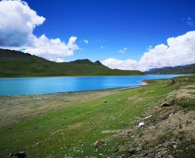 Wind lingers by the lake 4