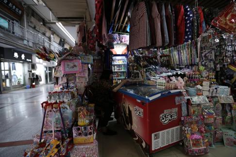 Floating light in the marketplace 3