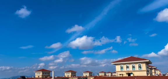 The clouds on the skyscraper 14