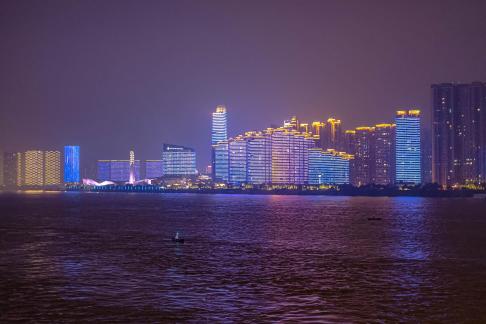 Night snacks by the river 3