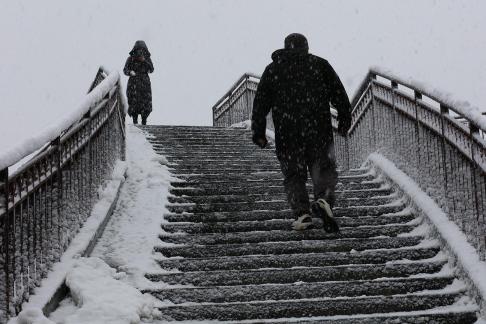 Snowflakes Dancing in the World 62